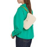 Kabelka cez rameno Tommy Hilfiger - Poppy Canvas Shoulder Bag